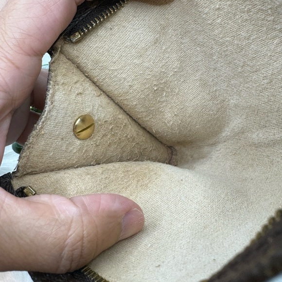 Louis Vuitton Bucket PM Pouch Crossbody - Picture 12 of 15